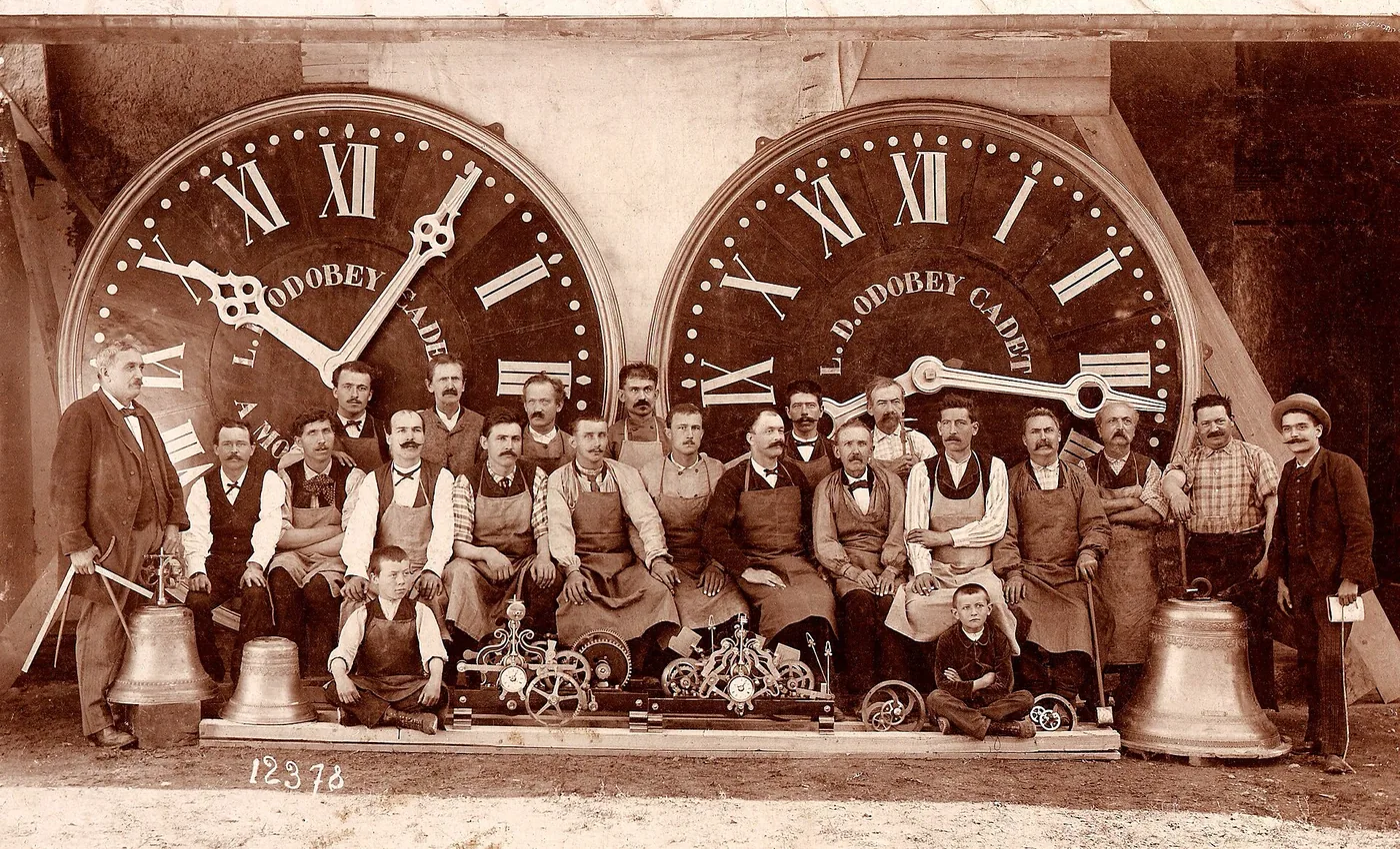 Redacción revisando textos y fotografías de espacios domésticos